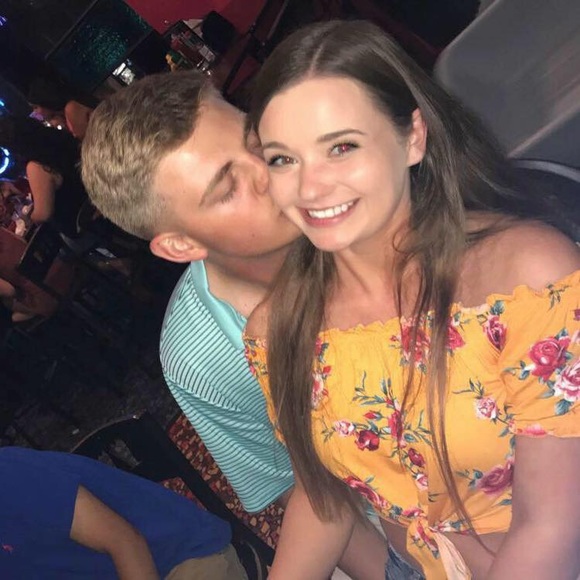 Meet your Posher, Danielle - Picture 1 of 1